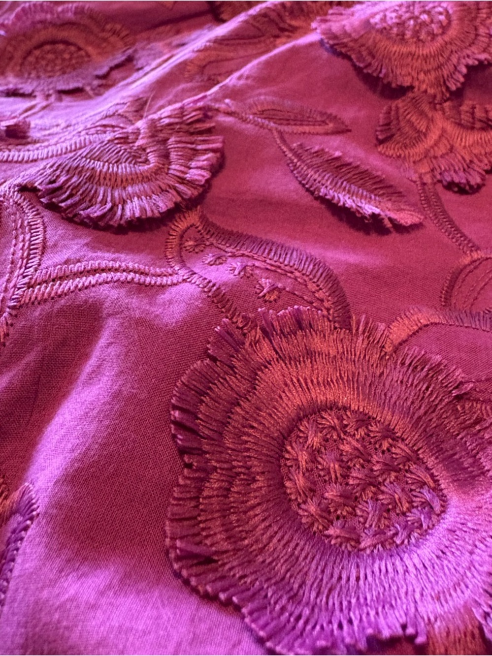 💖Nwot Chico’s Magenta Embroidered Peasant Puff Sleeve Top – Boho Statement Top 💖 - Picture 7 of 14